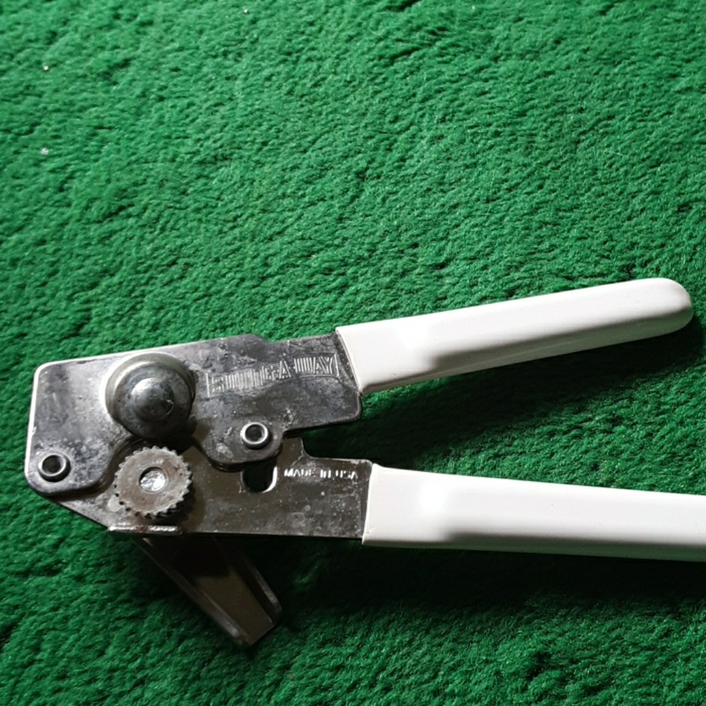 Vintage Swing-a-way can opener